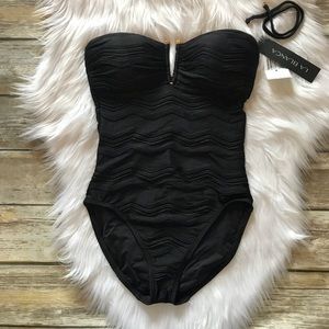 LA BLANCA Black 1 Piece Swimsuit Size 4